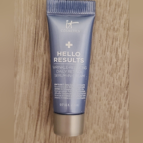 💚5/$25 IT Cosmetics Hello Results Wrinkle Reducing Daily Retinol Serum Cream - Picture 1 of 4